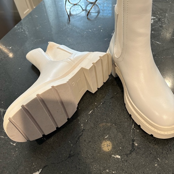 Steve Madden never worn white ankle booties - Picture 1 of 4